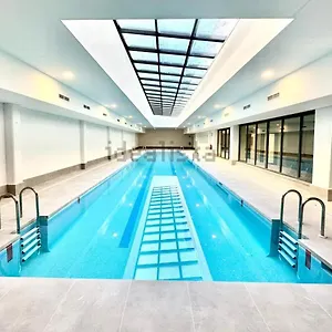 Estudios Homer Y Disney Con Piscina Climatizada, Piscina Exterior,Gimnasio, Coworking, Padel,Netflix Y Wifi Gratis Apartamento
